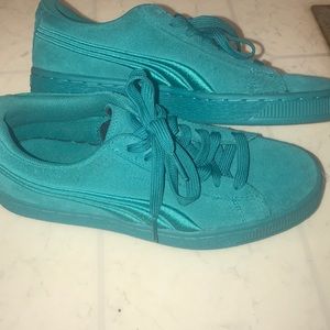 Women or Kids Turquoise Pumas